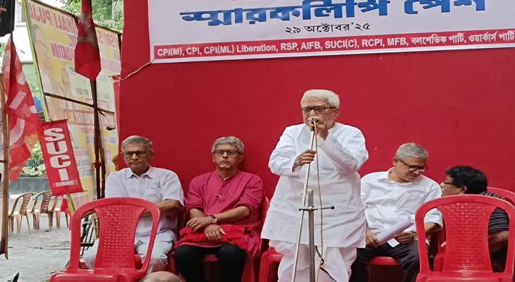 ১০ টি বাম দলের পক্ষ থেকে মুখ্য নির্বাচনী আধিকারিকের কাছে দাবি সনদ পেশের জমায়েত থেকে বক্তব্য রাখছেন বামফ্রন্ট চেয়ারম্যান বিমান বসু