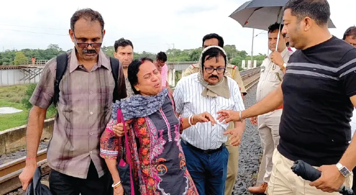 মা টয়লেট যেতেই ট্রেন থেকে মরণঝাঁপ যাদবপুরের পড়ুয়ার