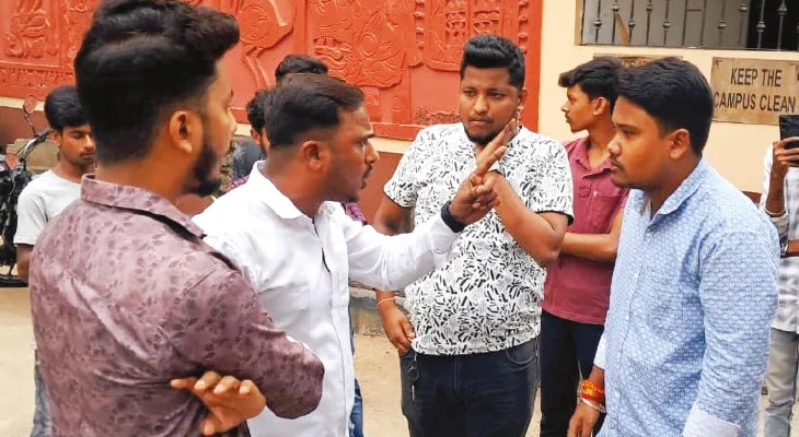 টিএমসিপির বাধার মুখে খোদ জেলা সভাপতিই! গোষ্ঠীকোন্দলে বালুরঘাট কলেজে উত্তেজনা