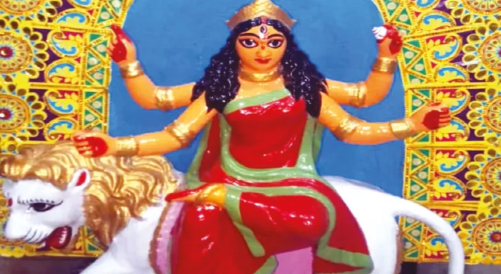 কুমোরটুলির কাছে বন্দ্যোপাধ্যায় বাড়িতে দেবী জগদ্ধাত্রীর ভোগে দেওয়া হয় রাবড়ি