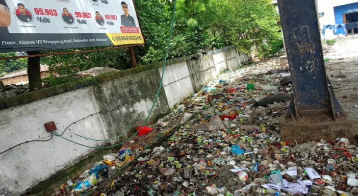 হরিরামপুরে বহু রাস্তা ও নিকাশিনালা বেহাল, নিরুপায় পঞ্চায়েত সমিতি