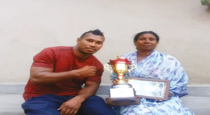 ইউটিউব দেখে বক্সিং শিখে সাফল্য দেশের হয়ে প্রতিনিধিত্বের স্বপ্ন পুরুলিয়ার যুবকের