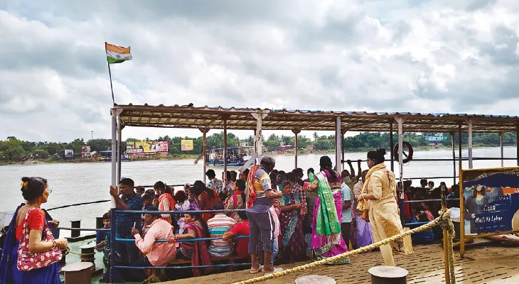 রাস উপলক্ষ্যে অতিরিক্ত যন্ত্রচালিত নৌকা ও লঞ্চ চালাবে নবদ্বীপ ফেরিঘাট কর্তৃপক্ষ