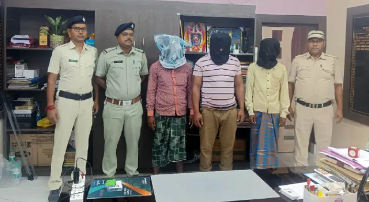 লালগোলা থেকে গ্রেফতার বাংলাদেশি অনুপ্রবেশকারী ও দুই ভারতীয় দালাল