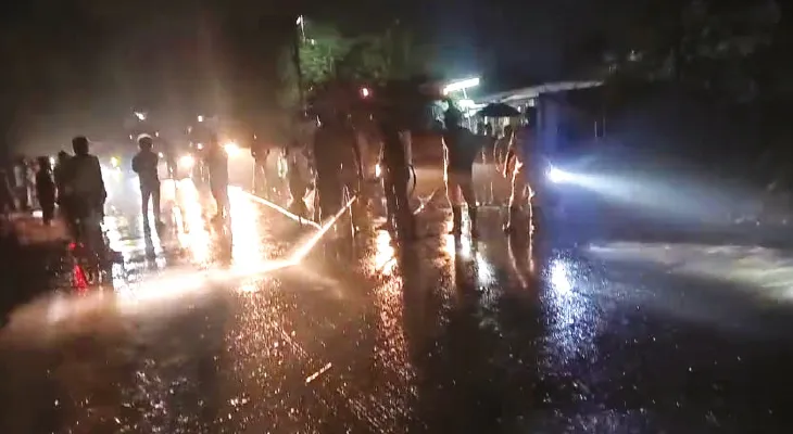 পাখির বিষ্ঠায় বিপদ, দুর্ঘটনাগ্রস্ত একাধিক বাইক , এল দমকল
