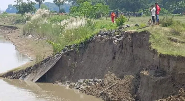 এক মাসেও শালকুমারে শিসামারা নদীর বাঁধ মেরামত না হওয়ায় ক্ষুব্ধ বাসিন্দারা