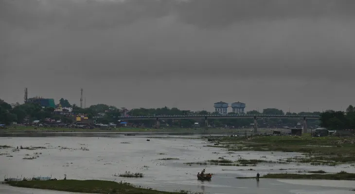 মহানন্দায় দূষণ বাড়ছে, হতাশ বাসিন্দারা