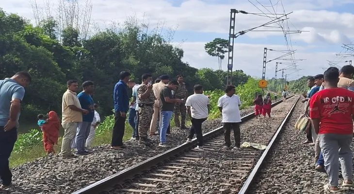 ৩ শিশুর মৃত্যুর ঘটনায় রেল আধিকারিকদের ঘিরে ক্ষোভ