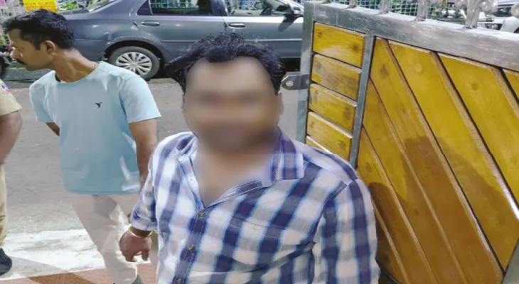 সল্টলেকের বাড়িতেই হামলার শিকার প্রাক্তন মন্ত্রী জ্যোতিপ্রিয়, আটক অভিযুক্ত যুবক, চলছে জেরা