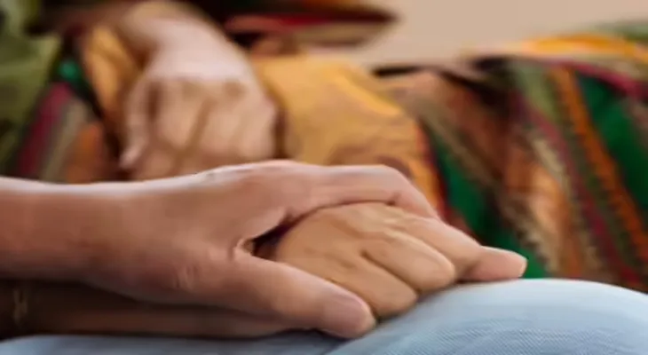 একি কাণ্ড! স্ত্রীকে অন্যের হাতে তুলে দিয়ে দুধ স্নান করলেন স্বামী!