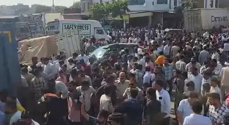 ধাক্কা মেরে একাধিক গাড়ি ও বাইককে পাঁচ কিলোমিটার টেনে নিয়ে গেল ডাম্পার, মৃত ১৯