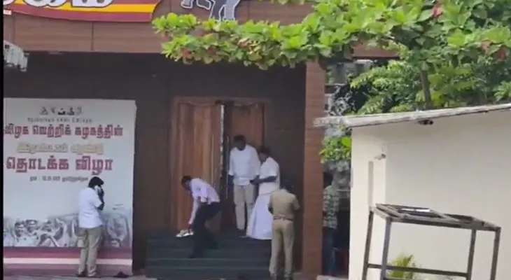 কারুরে পদপিষ্ট কাণ্ড: টিভিকের সদর দপ্তরে তদন্তের জন্য পৌঁছল সিবিআই