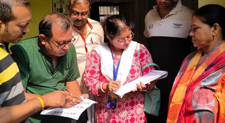 শ্লথ গতিতে শুরু ইনিউমারেশন ফর্ম বিলি, চালু হয়নি অনলাইন প্রক্রিয়া