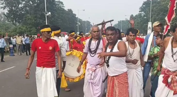 মমতা বন্দ্যোপাধ্যায়ের মিছিল: এনআরসি আতঙ্কে মৃতের পরিবারের লোক, মতুয়া সম্প্রদায়ের মানুষজন রয়েছে মিছিলে
