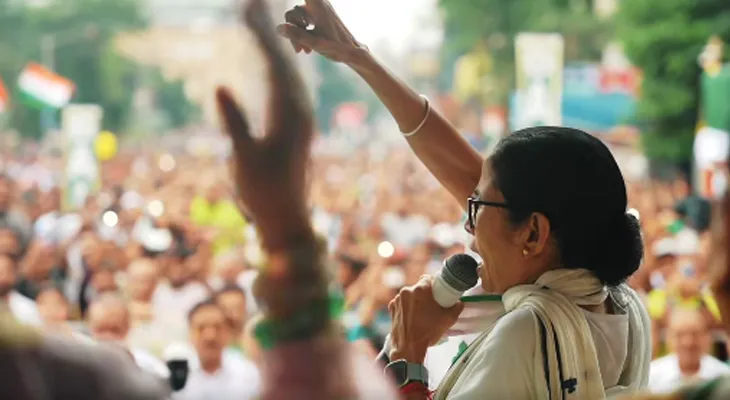 রেড রোড থেকে শুরু হল মমতা বন্দ্যোপাধ্যায়ের মিছিল, রয়েছেন অভিষেকও