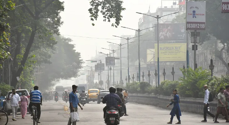 দু’ডিগ্রি কমল তাপমাত্রা, পাল্লা দিয়ে ঊর্ধ্বমুখী দূষণ