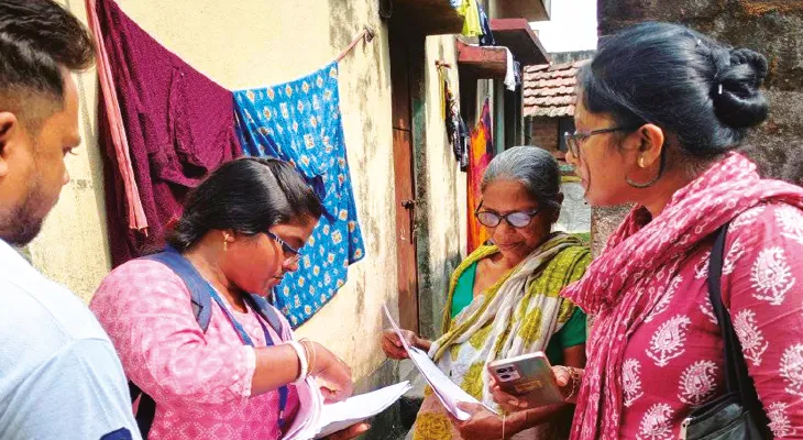 প্রথমদিন পশ্চিম মেদিনীপুরে সওয়া  এক লক্ষ ফর্ম বিলি বিএলওদের