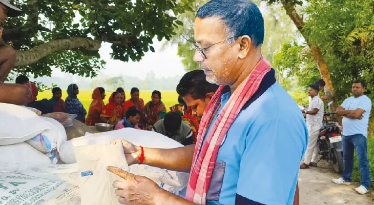 রেশনের আটার মান খারাপের অভিযোগ, বিক্ষোভ গ্রাহকদের