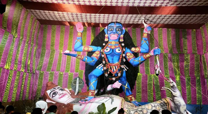 কালিয়াগঞ্জের মির্জাপুরে ১৪ হাত বোল্লাকালীর আরাধনা