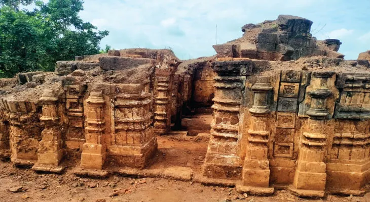 রানি শিরোমণির গড় সংস্কার মাটি খুঁড়তেই প্রাচীন মন্দির