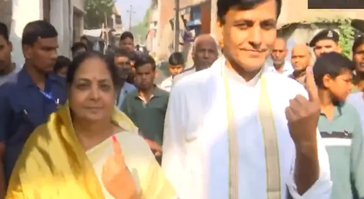 বিহারের বিধানসভা নির্বাচন: হাজিপুরে ভোট দিলেন কেন্দ্রীয় মন্ত্রী নিত্যানন্দ রাই
