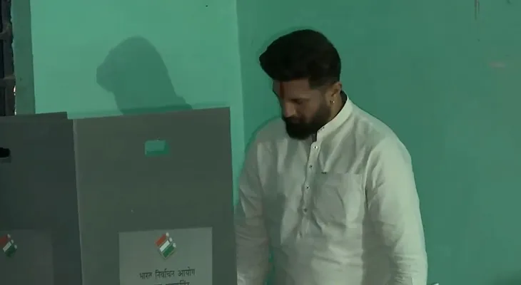 বিহারের বিধানসভা নির্বাচন (প্রথম দফা): ভোট দিলেন কেন্দ্রীয় মন্ত্রী তথা এলজেপি(রামবিলাস) প্রধান চিরাগ পাসোয়ান