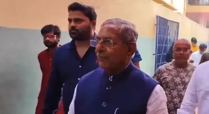বিহারের বিধানসভা নির্বাচন (প্রথম দফা): পাটনায় ভোট দিলেন স্পিকার নন্দ কিশোর যাদব