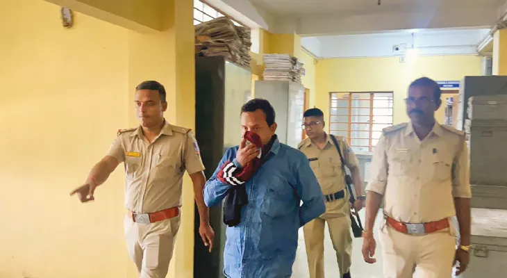 নির্মাণ সংস্থার সুপারভাইজারের বেশে চরবৃত্তি! ব্যাংডুবি সেনা ছাউনিতে ধৃত বাংলাদেশি