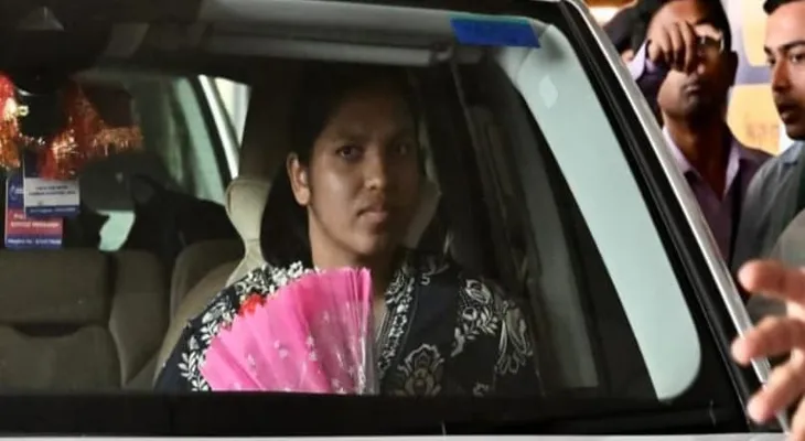 শিলিগুড়ি থেকে কলকাতায় এলেন বিশ্বকাপজয়ী ক্রিকেটার রিচা ঘোষ