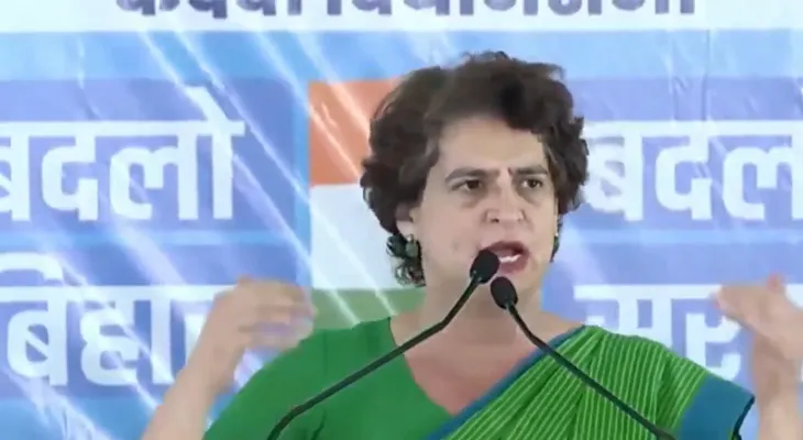 বিহারের কাটিহারে একটি জনসভায় বক্তব্য রাখছেন কংগ্রেস সাংসদ প্রিয়াঙ্কা গান্ধী
