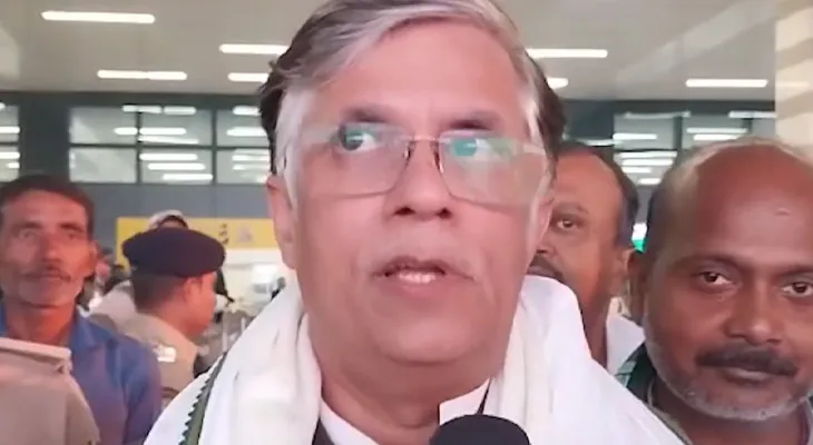 পাটনায় এলেন কংগ্রেস নেতা পবন খেরা