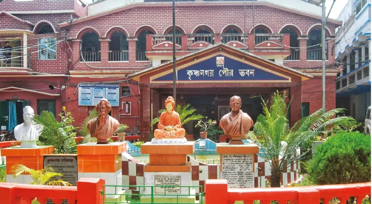 নেতার ছায়াসঙ্গী বলেই ছাড়!, কাজ না করা সাফাইকর্মীদের বিরুদ্ধে কড়া ব্যবস্থা নেবে কৃষ্ণনগর পুরসভা