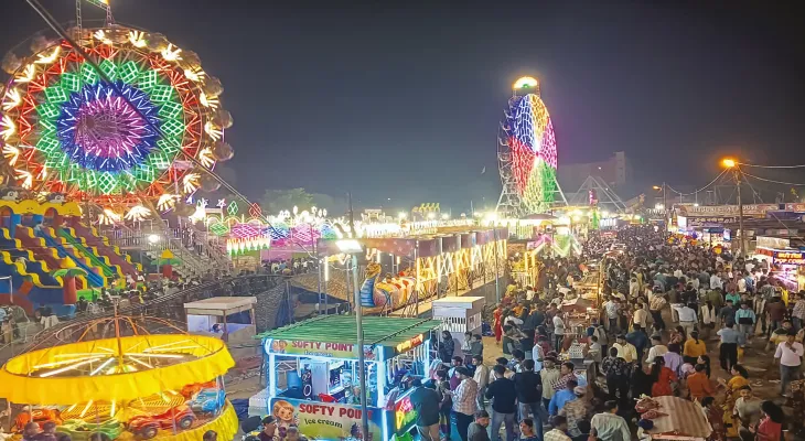 প্রথম রবিবারই জমজমাট রাসমেলা দুপুর থেকেই জনস্রোত, এবারেও নেই বাংলাদেশের স্টল