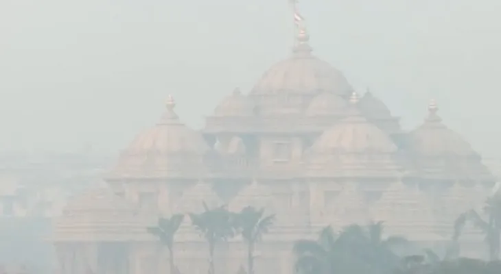 আজ, সোমবার সকালে দিল্লির অক্ষরধামে বাতাসের গুণগতমান ৩৭৯, ক্যাটাগরি ‘খুব খারাপ’