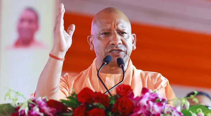 উত্তরপ্রদেশের সব স্কুলে বাধ্যতামূলক ‘বন্দেমাতরম’, ঘোষণা আদিত্যনাথের, রবীন্দ্রনাথকে অপমান নিয়ে পদ্মশিবিরকে তোপ মমতার