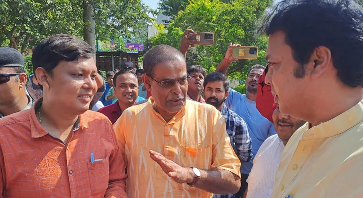 ত্রিপুরার প্রাক্তন মুখ্যমন্ত্রী বিপ্লব দেবের সঙ্গে দেখা করলেন ময়নাগুড়ি পঞ্চায়েত সমিতির প্রাক্তন সভাপতি শিবম রায় বসুনিয়া
