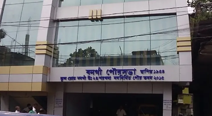 বনগাঁ পুরসভা: পদত্যাগের সিদ্ধান্ত ঝুলে, চেয়ারম্যানের কনভেনশন ডাকা নিয়ে তুমুল বিতর্ক