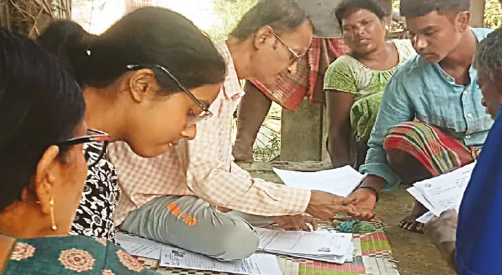 একজায়গায় বসে ইনিউমারেশন ফর্ম বিলি, বিএলও’র বিরুদ্ধে অভিযোগ বিজেপির