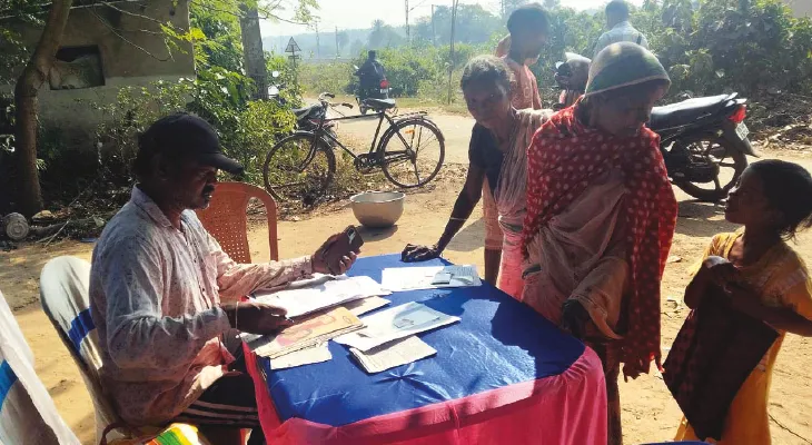 ঝাড়গ্রামে ইনিউমারেশন ফর্ম পূরণে  নাজেহাল ‘নিরক্ষর’ লোধা শবররা