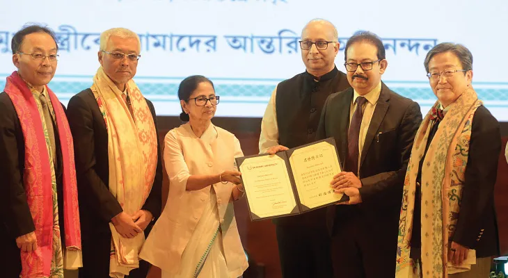 মমতাকে সাম্মানিক ডিলিট  জাপানের বিশ্ববিদ্যালয়ের