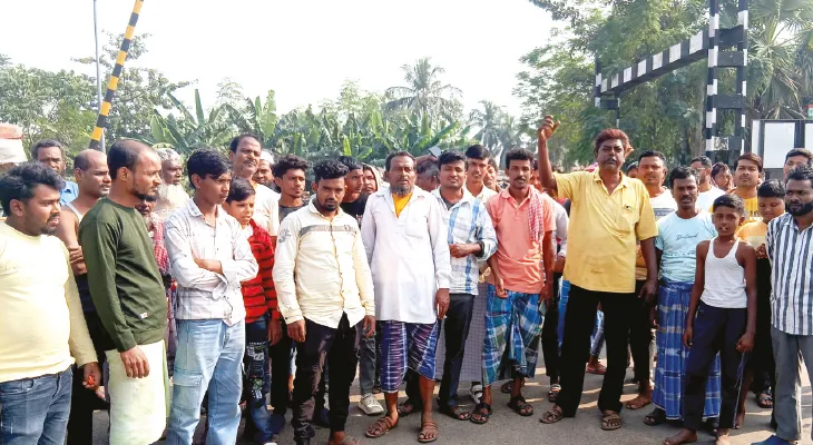 গাঙ্গুলিডাঙাতে আন্ডারপাস করার বিরুদ্ধে তুমুল বিক্ষোভ, ফিরল রেলের ইঞ্জিনিয়াররা
