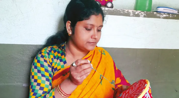 সূঁচ-সুতোয় লন্ডন জয় আউশগ্রামের বুল্টি বেগমের