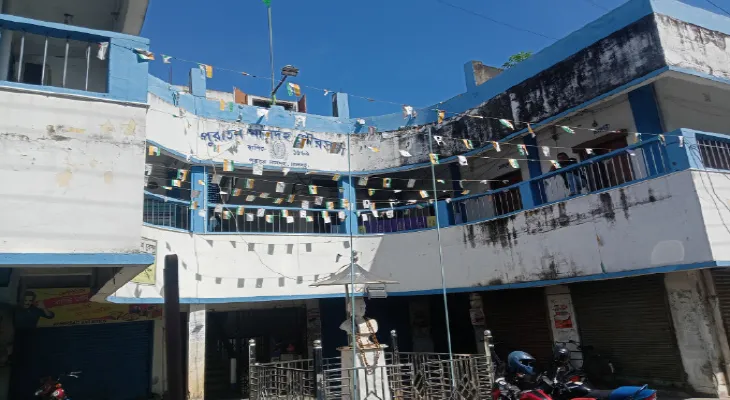 পুরাতন মালদহ পুরসভায় এগজিকিউটিভ অফিসার নেই, ফিরতে হচ্ছে বাসিন্দাদের
