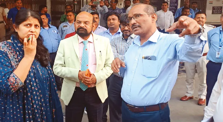রেফার করার প্রবণতা কমাতে হবে, নির্দেশ জেলাশাসকের