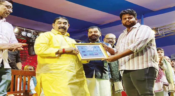 দুবরাজপুর পুরসভার ৫০ বছর পূর্তি অনুষ্ঠানে একসঙ্গে চলার বার্তা কেষ্টর
