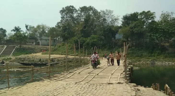 প্রায় পনের বছর ধরে কাজ থমকে, জলঙ্গি নদীর উপর সেতু তৈরির দাবি পূরণ হয়নি