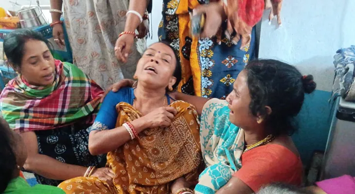 বাড়ির কিছুটা দূরেই পুকুরে ভাসছে এক যুবকের দেহ! দৃশ্য দেখে চমকে উঠলেন স্থানীয়রা