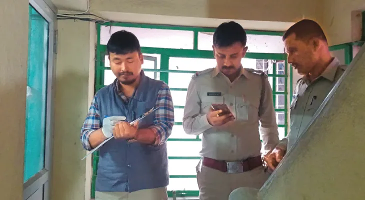 ছাত্রীর মৃত্যু: ঘটনাস্থলে নমুনা  সংগ্রহ করল ফরেন্সিক দল, ৪৮ ঘণ্টা পরও অধরা অভিযুক্ত