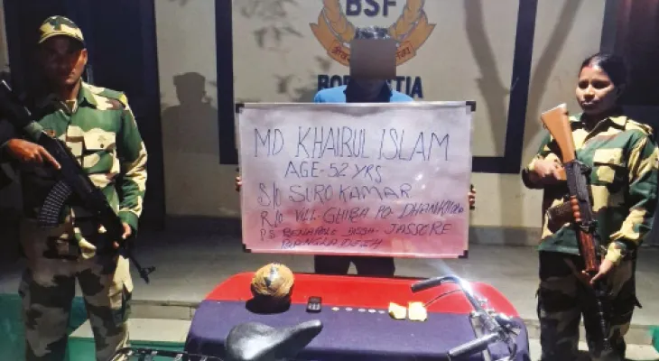 সীমান্তে ধাওয়া করে পাচারকারীকে ধরলেন মহিলা বিএসএফ জওয়ান