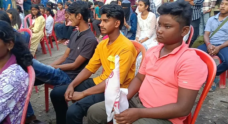 জলপাইগুড়িতে এসএফআইয়ের সভায় প্রাথমিকের পড়ুয়ারা, বিতর্ক